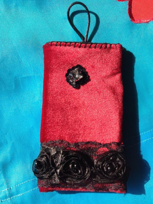 Husa protectie Telefon, model din catifea si dantela, produs handmade
