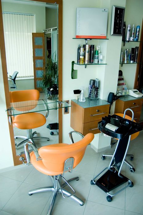 Мебели за обзавеждане на фризьорско място