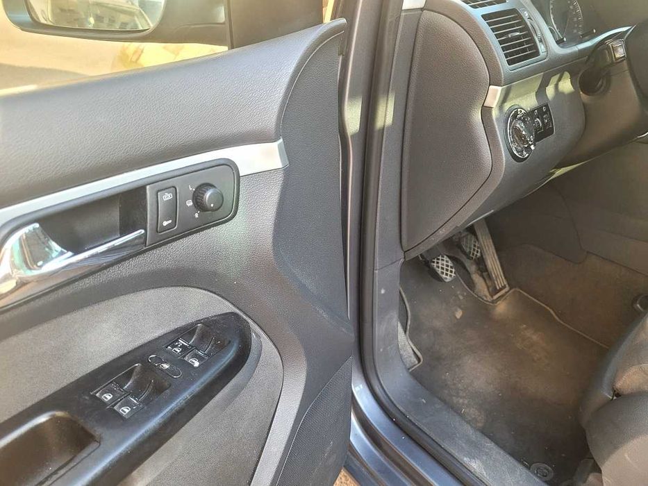 Volkswagen Touran / Highline / 1.9 - 105 Cp