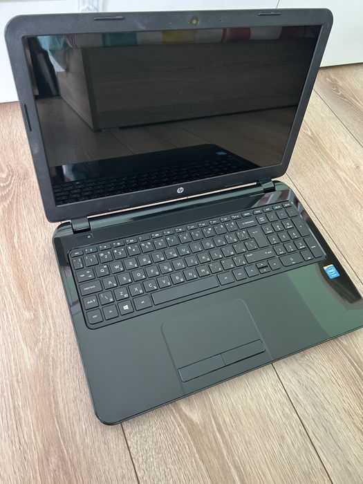 Лаптоп HP 15-r150nu