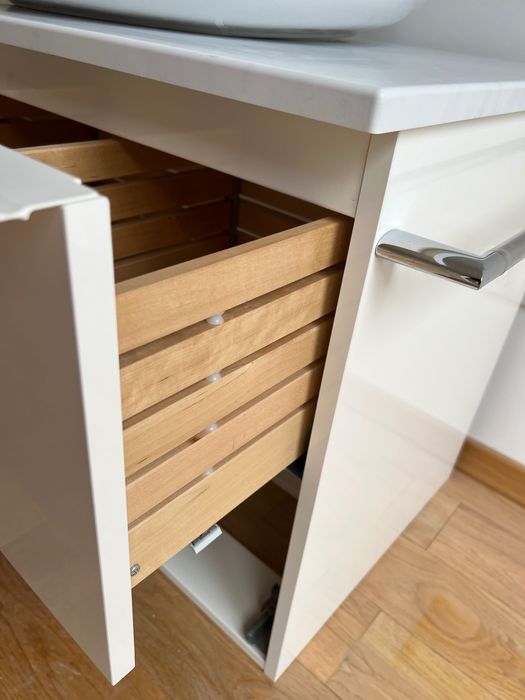 Долен шкаф за баня с мивка