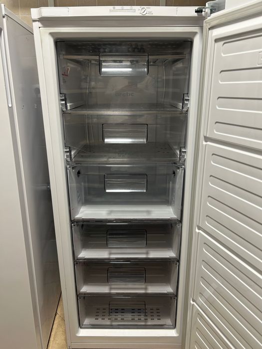 Vand congelator arctic doar din data de 3 noiembrie se poate livra