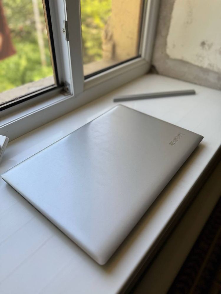 Noutbook LENOVO  i3.  149 $ BITARI ! (SSD 512/ Videokarta 2gb)