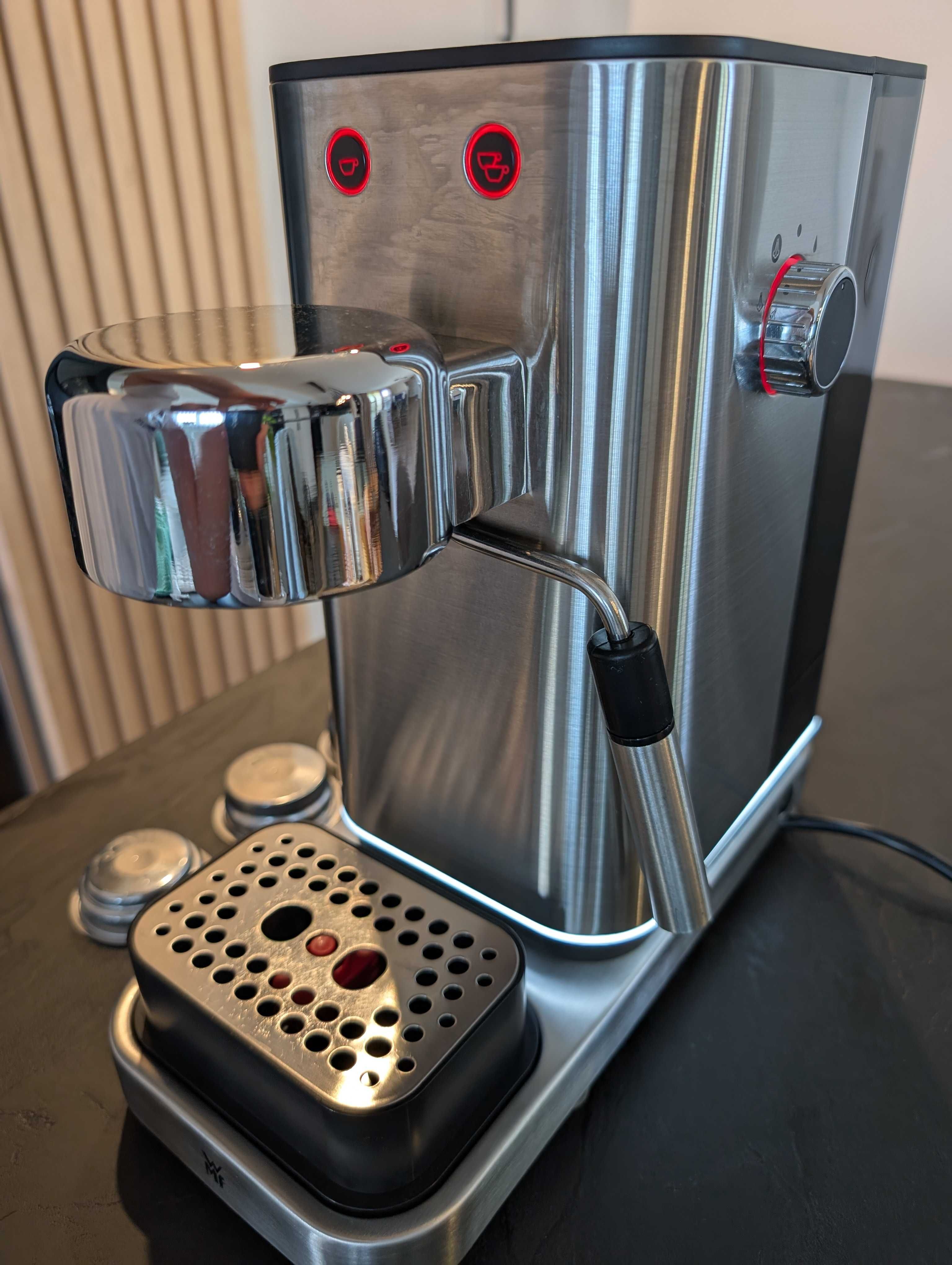 Кафемашина WMF Lumero Espresso 15 бара налягане + подарък кафемелачка