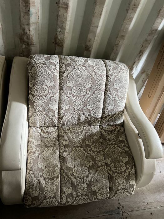 диван с креслом б/у