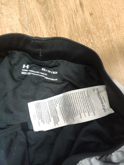 Pantaloni scurți de damă Under Armour mărimea XS