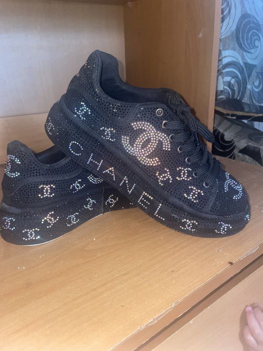 Adidasi Chanel marimea 37