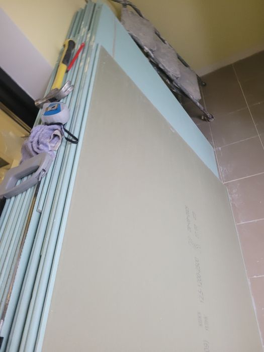 7 листов стенаврй гипсакартон отдам за пол цены