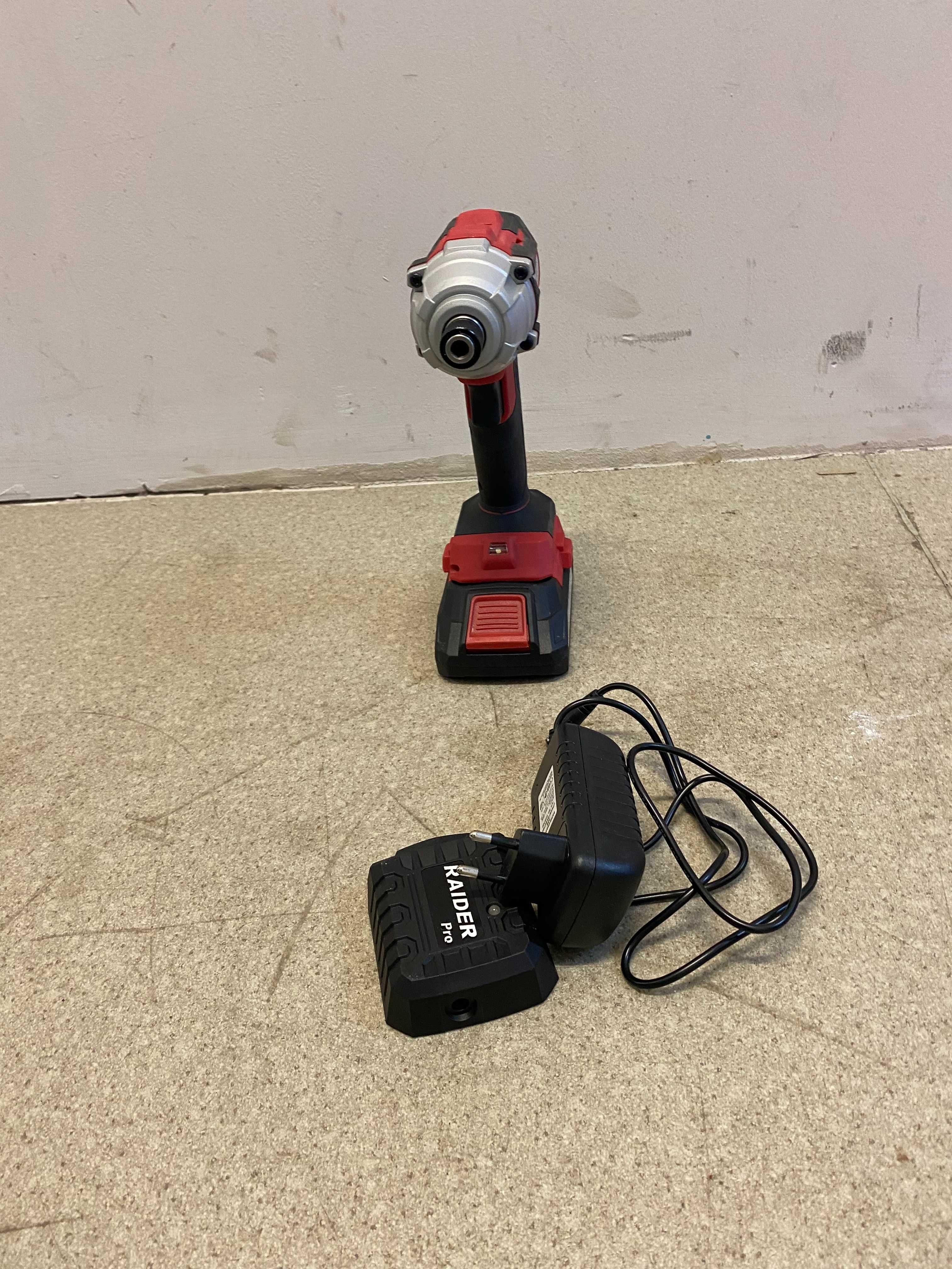 К-т Безч. Ъглошлайф и ударна борм. 18V2x4Ah /Гайковерт удар 1/2" 950W