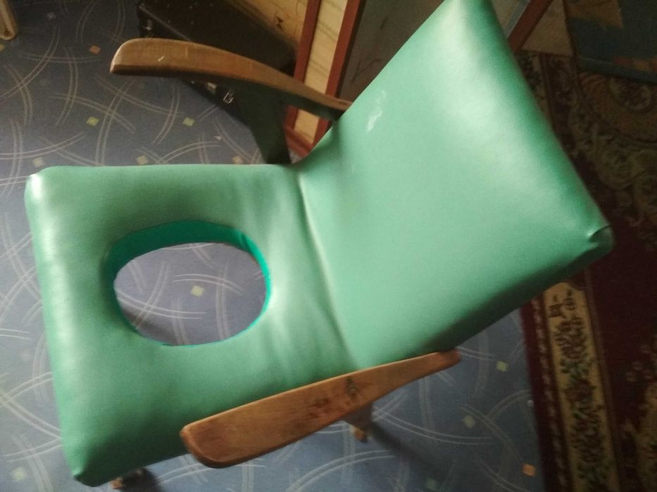 Продам Венское кресло для инвалидов и престарелых крепкое,мягкое.