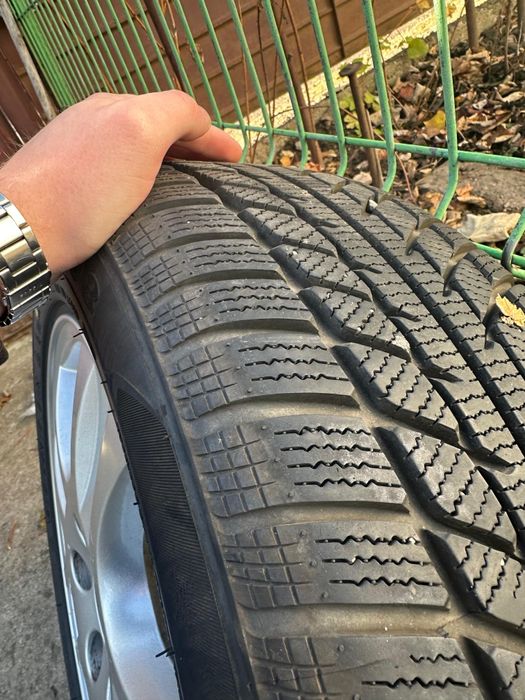 Jenti aliaj Ford cu cauciucuri de iarnă 205/55/16