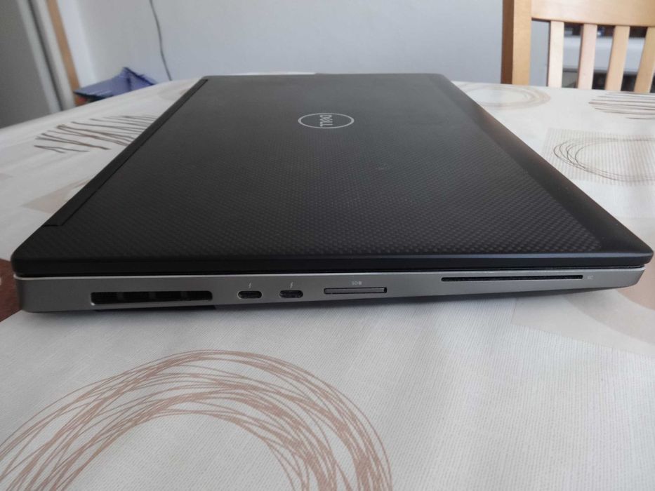 Лаптоп Dell Precision 7530 i7-8750H 2.2GHz/RAM32GB/RadeonProWX4130 4GB