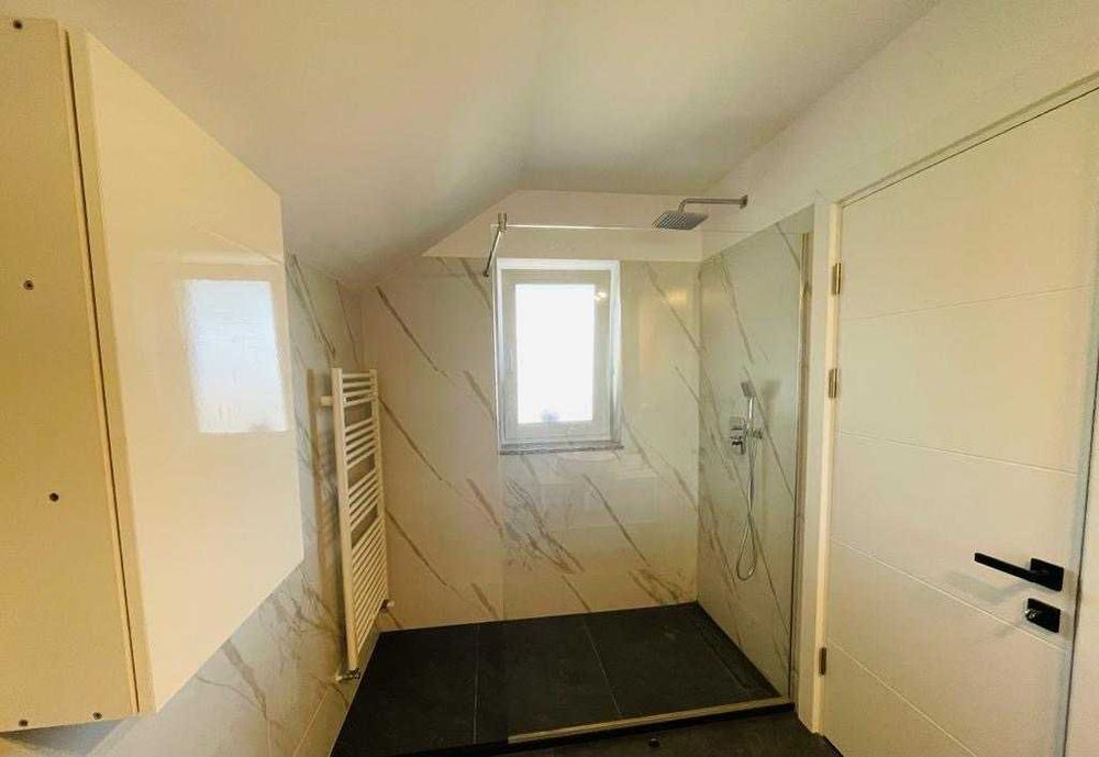 Proprietar inchiriez apartament la casa in Gruia