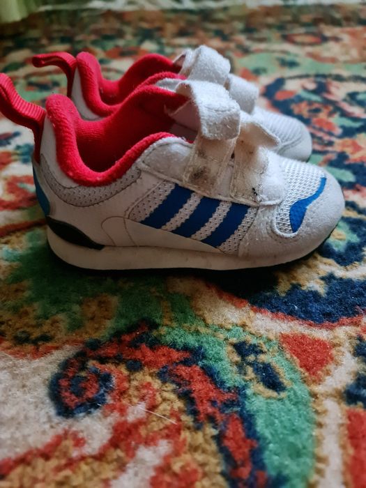 Vând adidasi copii