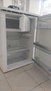 Мини хладилник AEG
