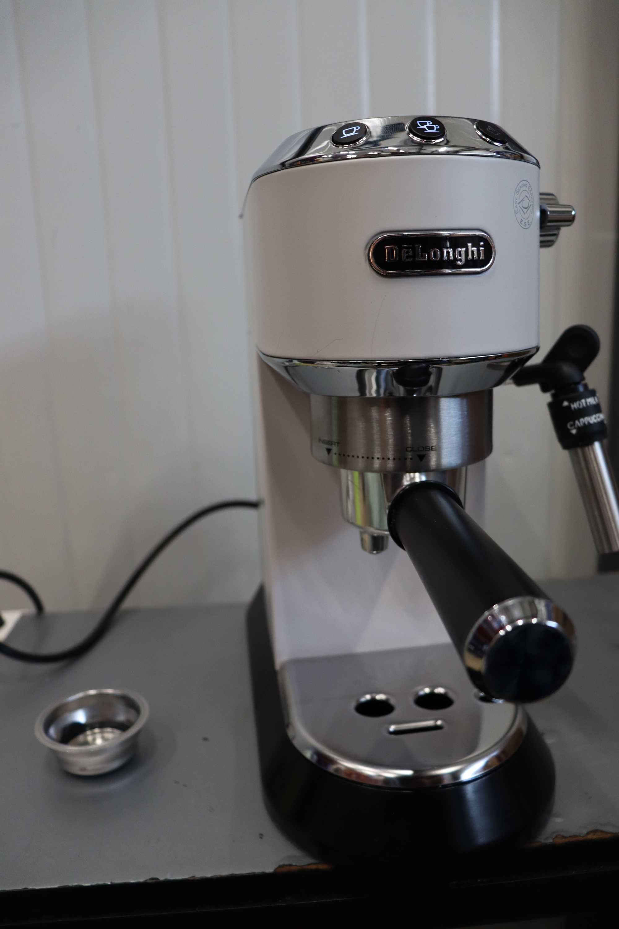 DeLonghi Dedica Style EC 695.W Кафемашина, Полуавтоматична 1.1 л