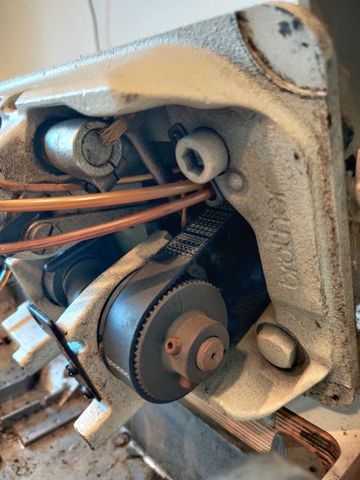 Masina de cusut doua ace escamotabile Brother LT2 B845-3 Mark2