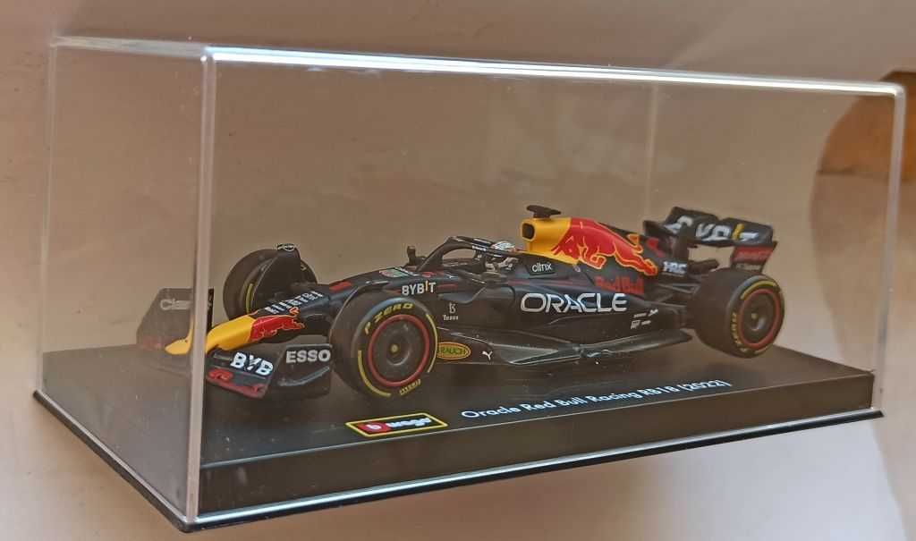 Macheta Red Bull RB18 Verstappen cu pilot Formula 1 2022 - 1/43 F1