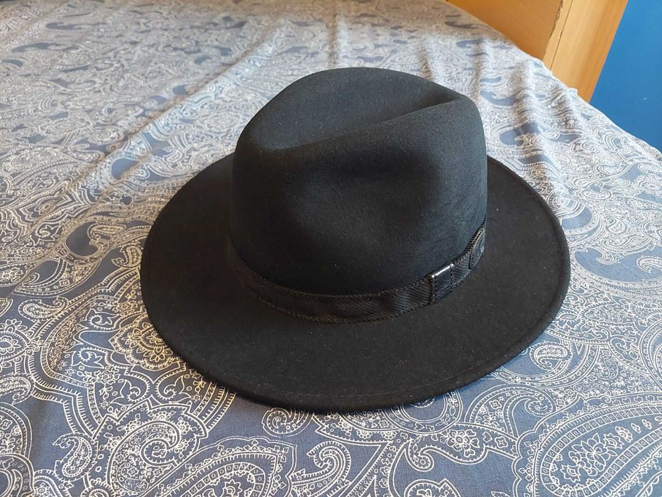 Palarie neagra fedora, fetru din lana, marime 60, stare foarte buna