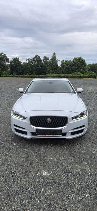 Jaguar Xe Prestige Alb Perlat 2017