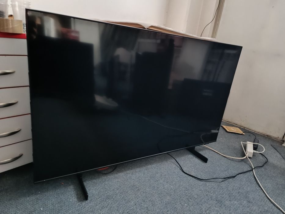 Самсунг UE50AU8072U