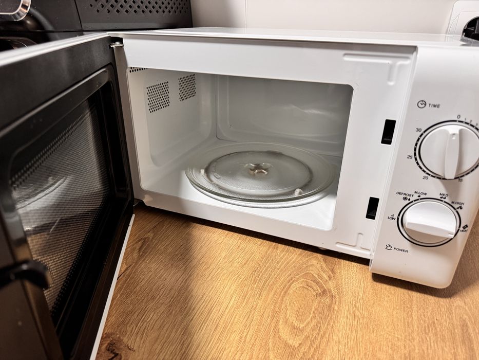 Cuptor cu microunde Heinner