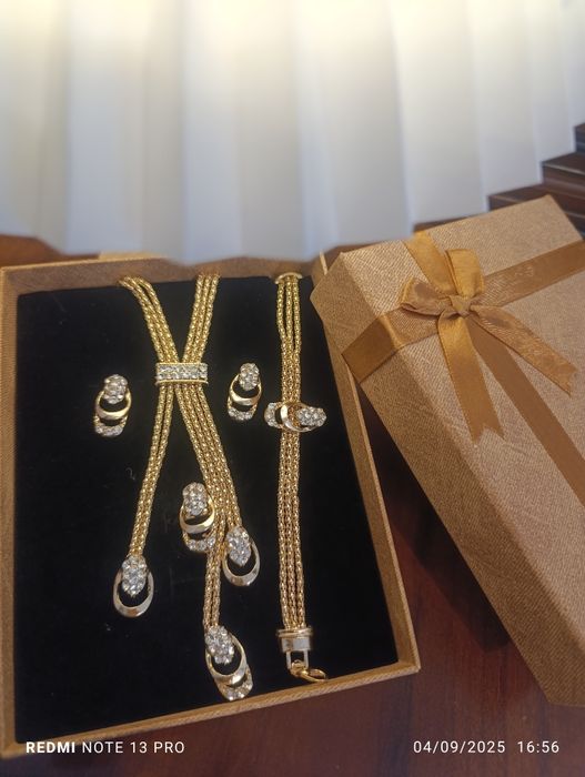 Shoxona 24 karat oltin bilan qoplangan ayollar taqinchoqlari