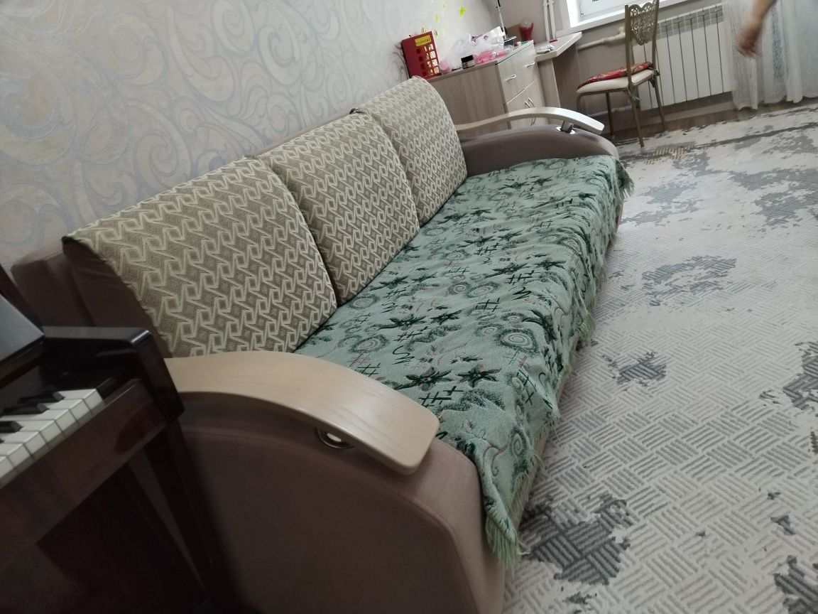 Продам диван срочно