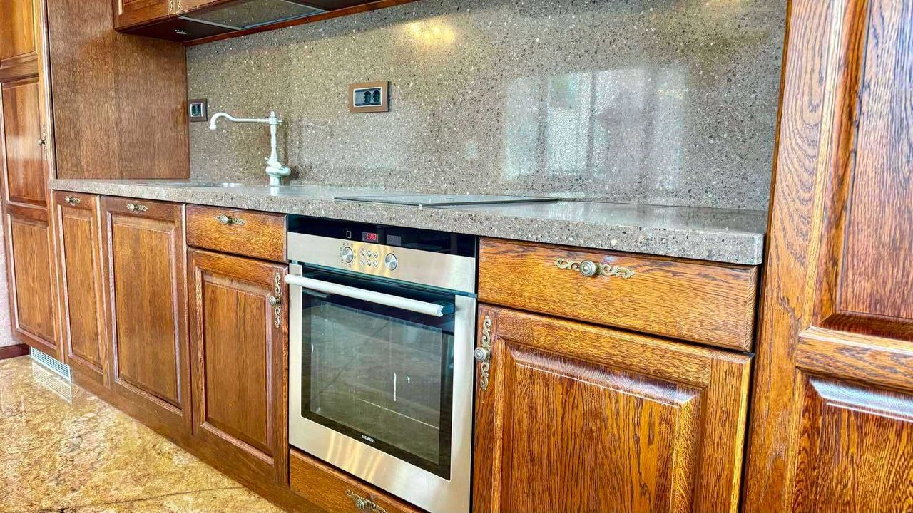 Продава се Тристаен апартамент в София, Витоша - 142 кв.м за 3200 €/кв.м - Снимка #2
