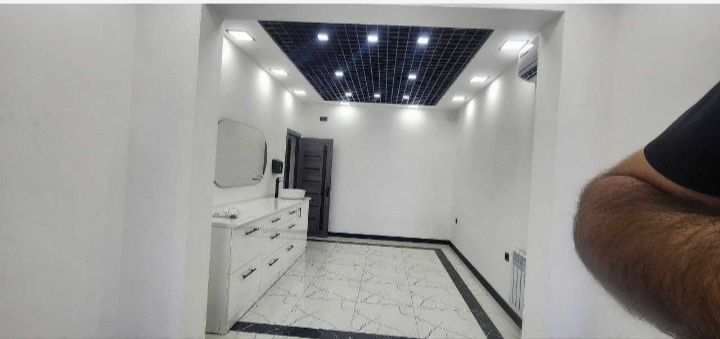 ТЦ Чиланзар вдоль дороги сдается