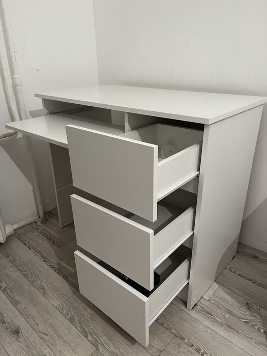 Продам Письменнве или компьютерные