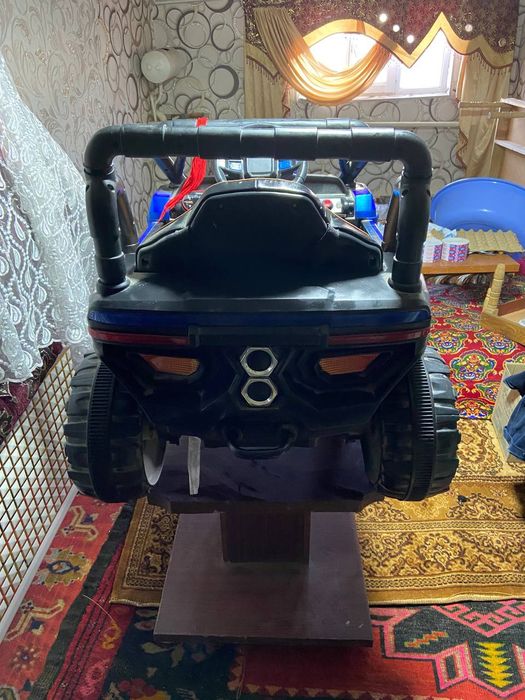 Mini avto jip. Kishkentay ballar ushin. Distantsiyadan basqariladi.