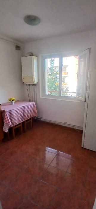 apartament 3 camere lenin etaj 2