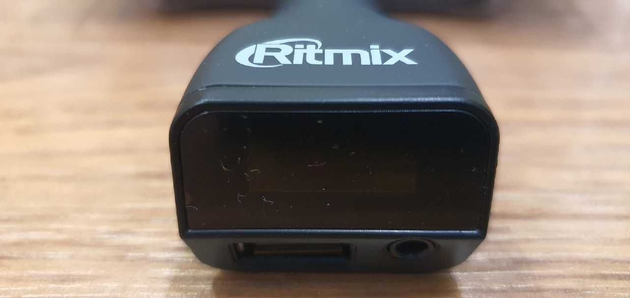 FM-модулятор (трансмиттер) Ritmix +зарядное устройство ( 2.,1 А)