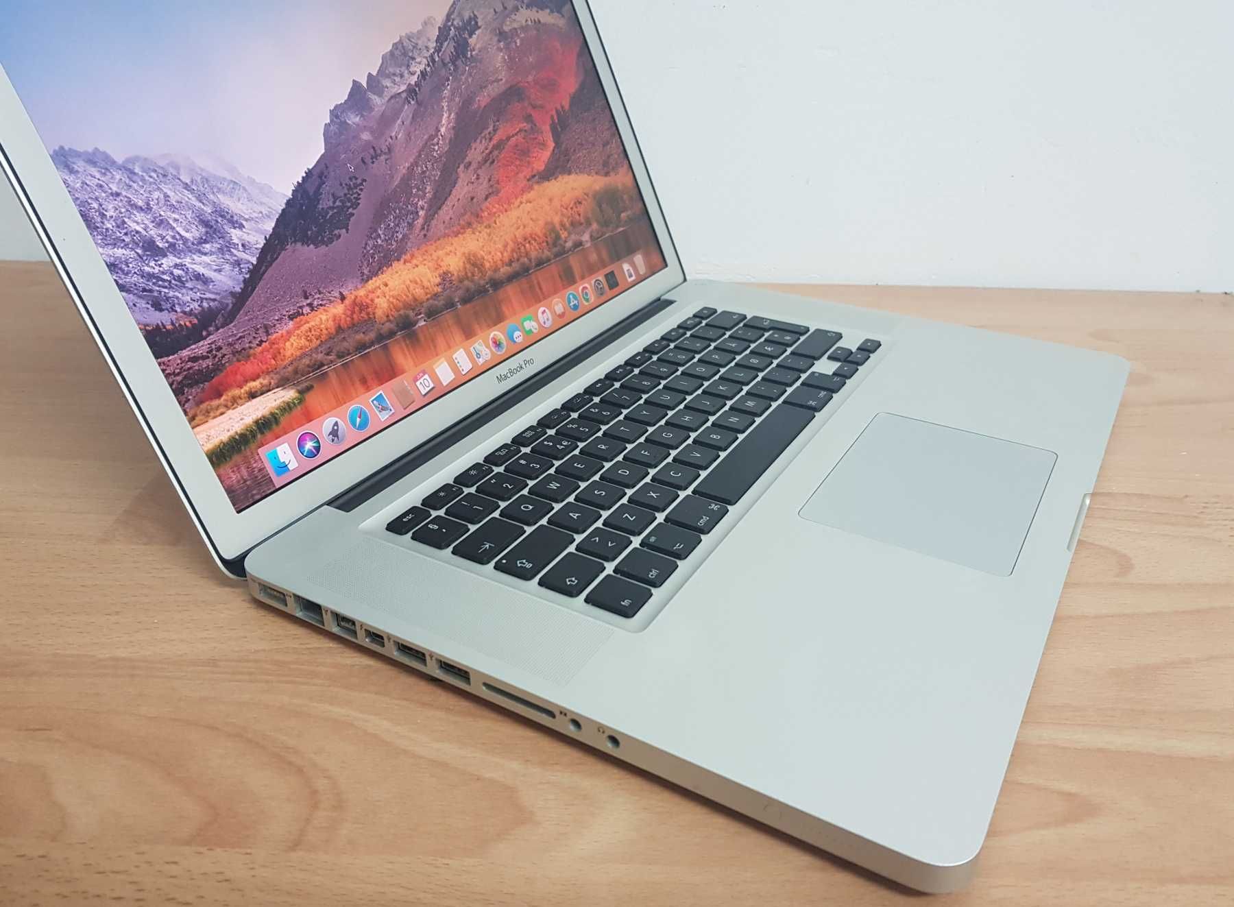 Macbok Pro 15" Late 2011, i7, placa dedicata,perfect functional.