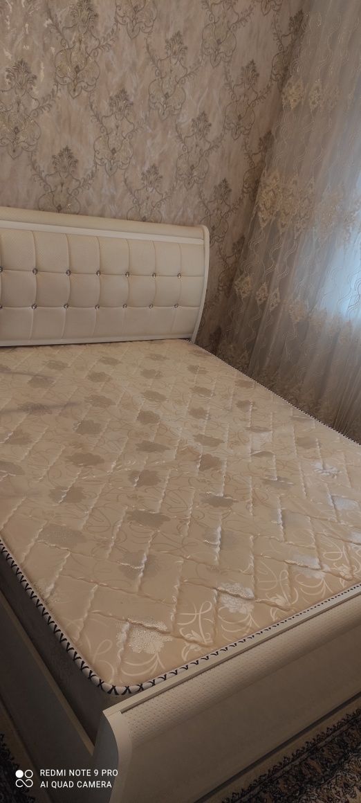 Спални кровати матраси билан