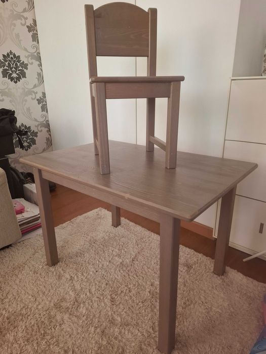 Masa si scaun din lemn Ikea