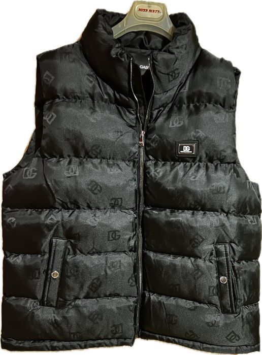 Мъжки елек boss армани. Нова цена 69 лв