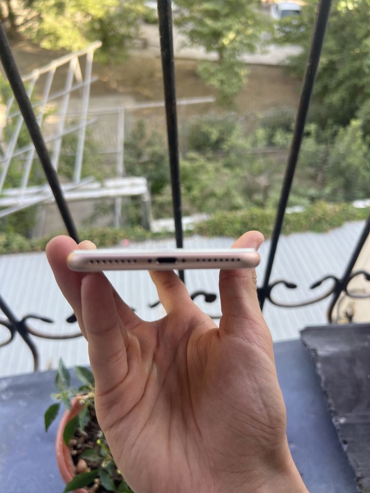 APPLE IPHONE 8 plus …………