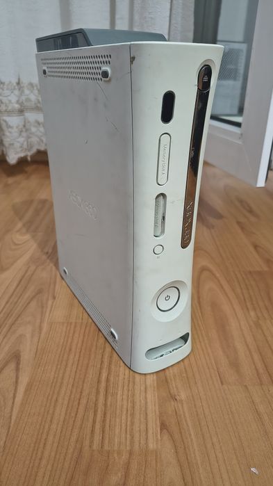 Xbox 360 hdd 60gb doar consola + senzor kinect, pret fix
