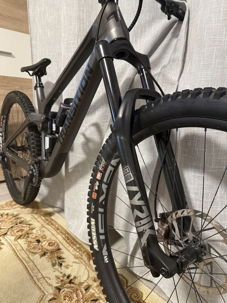 Bicicleta full suspensie full carbon