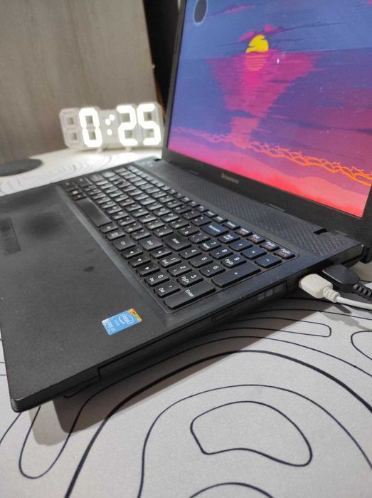 Продам ноутбук Lenovo офисный