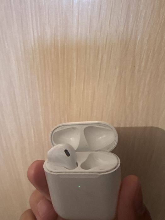 Apple AirPods 2-го поколения