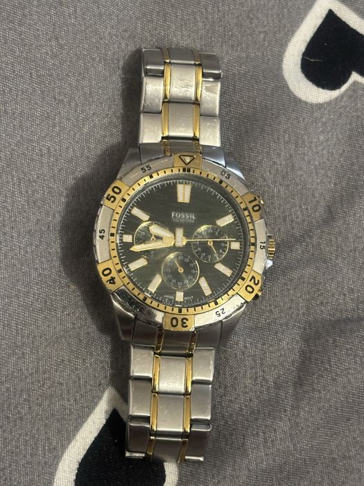 vand ceas fosil urgent