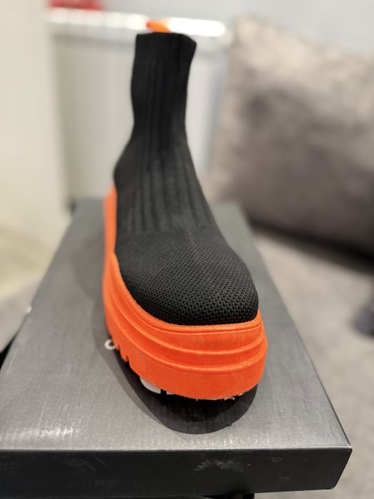 Дамски обуки тип чорап и на марката Guess