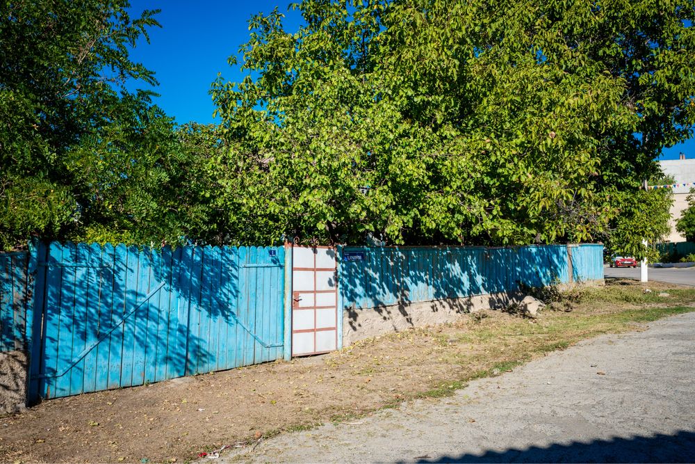 De vânzare – Casă + teren 1.900 mp, Ostrov, Tulcea – centru