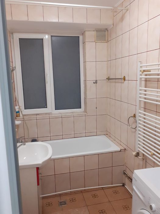 Închiriez garsonieră
