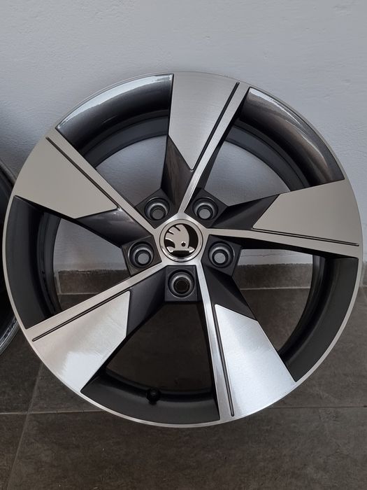17" Оригинални джанти Skoda Осtavia 5×112 7J ET45 Ф57.1