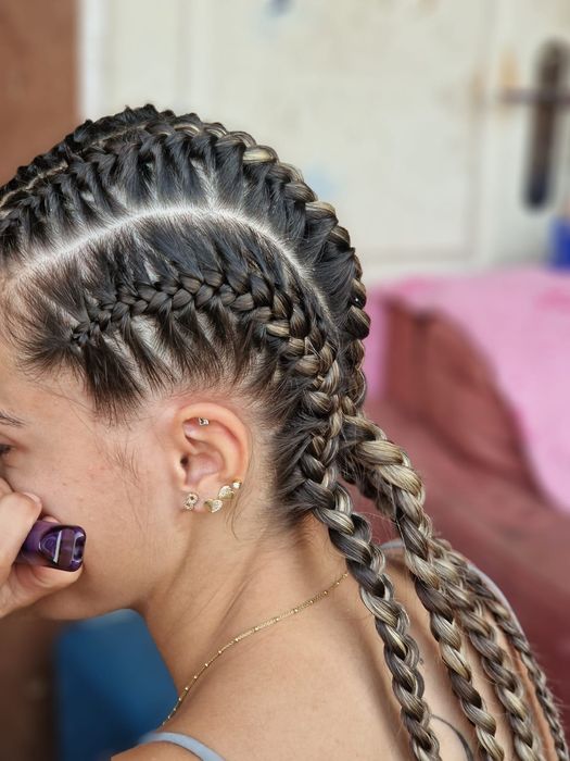 Unghii cu gel  /codițe împletite