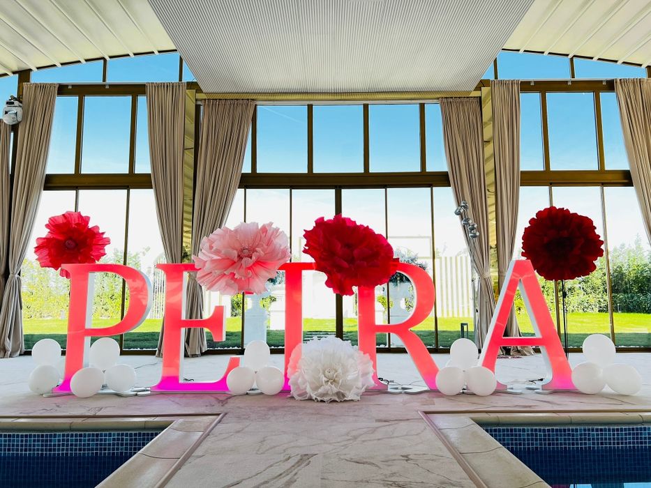 Litere volumetrice luminoase colorate botez, nunta, majorat, petrecere